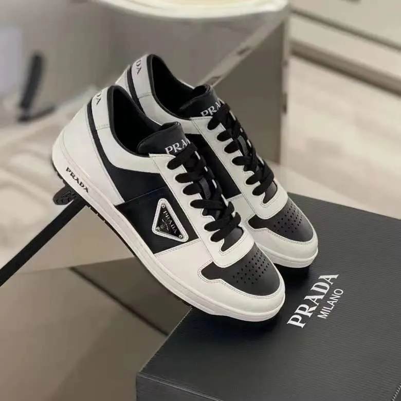 P380 Yuan 38-45 Prada Prada’s new men’s leather sports shoes, the highest version on the market, any comparison is welcome🆚! The original leather has excellent texture and is super high-end! Fetal sheep net lining imported from Italy, removable pad! Luxurious materials and fine workmanship, highly recommended!